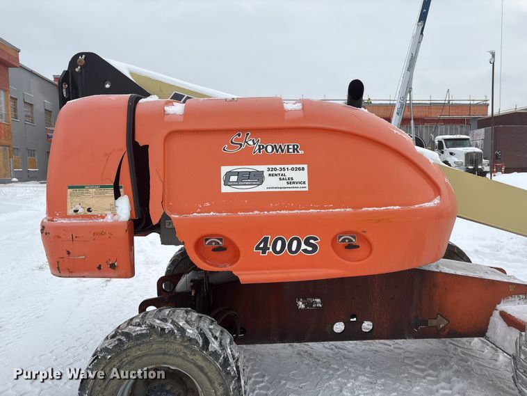 image for item DT6484 2001 JLG 400S boom lift