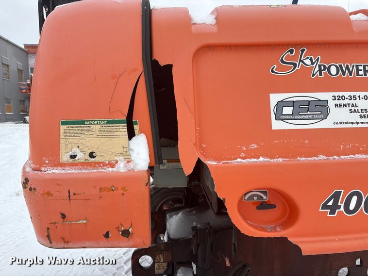 image for item DT6484 2001 JLG 400S boom lift