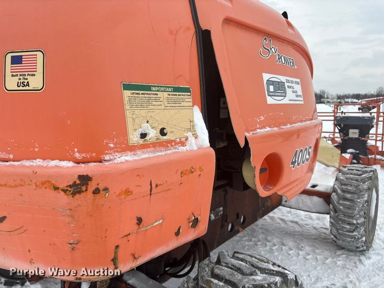 image for item DT6484 2001 JLG 400S boom lift