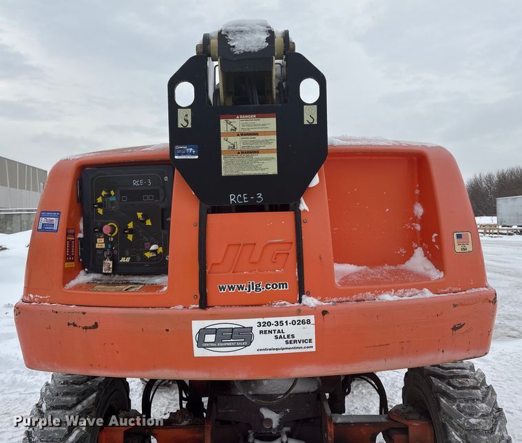 image for item DT6484 2001 JLG 400S boom lift