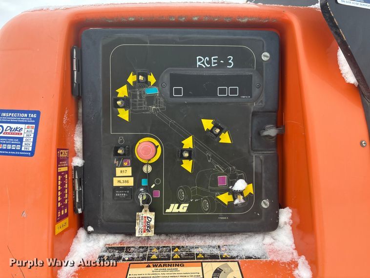 image for item DT6484 2001 JLG 400S boom lift