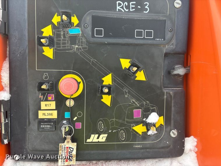 image for item DT6484 2001 JLG 400S boom lift