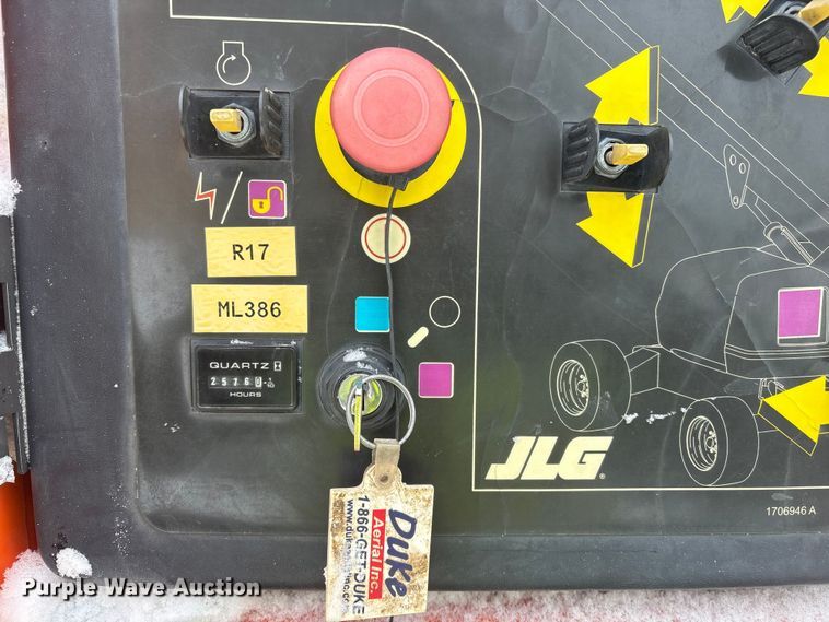 image for item DT6484 2001 JLG 400S boom lift