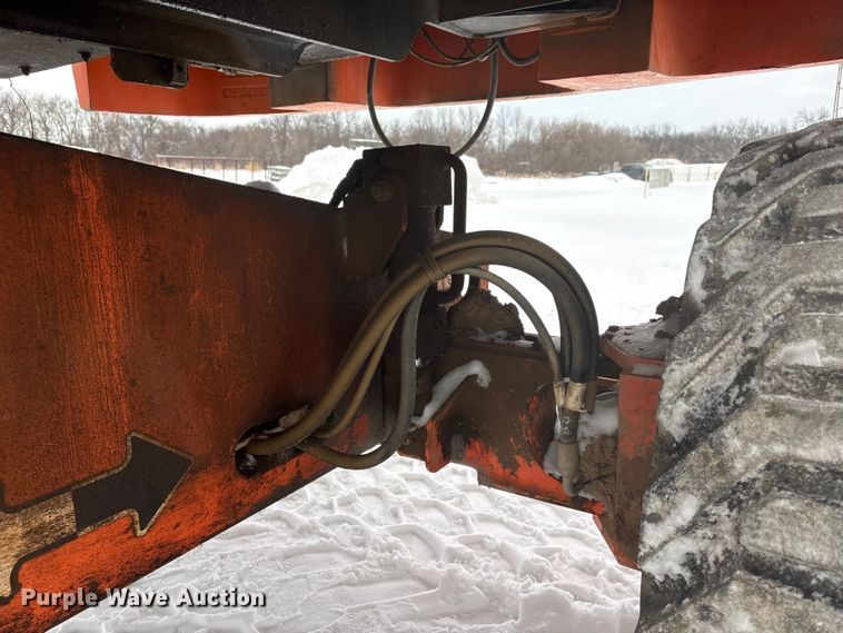 image for item DT6484 2001 JLG 400S boom lift