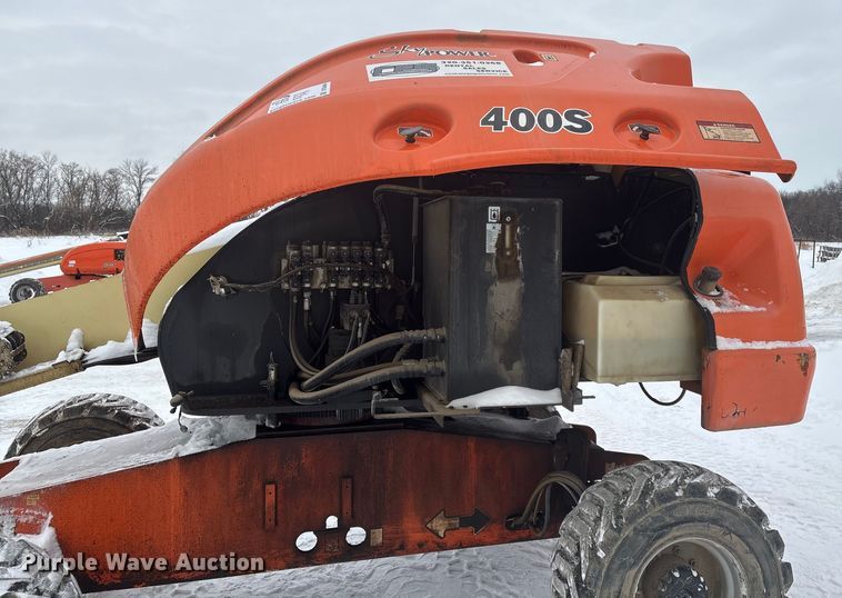 image for item DT6484 2001 JLG 400S boom lift