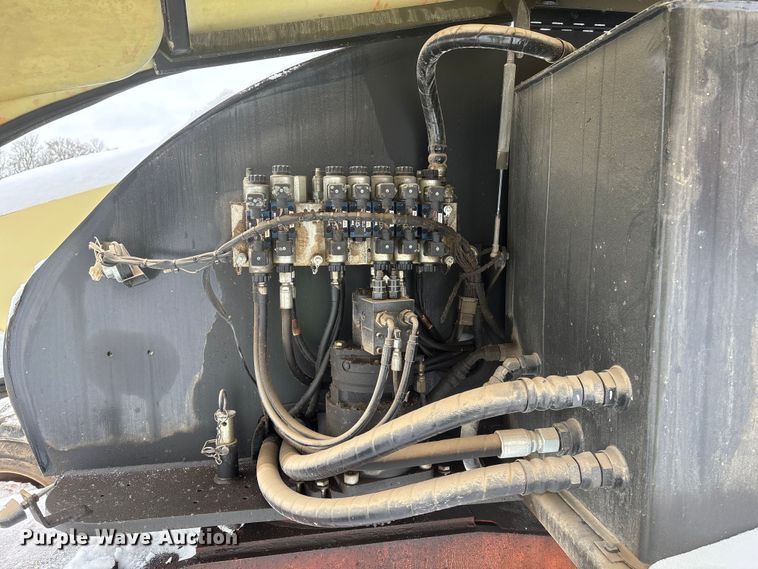 image for item DT6484 2001 JLG 400S boom lift