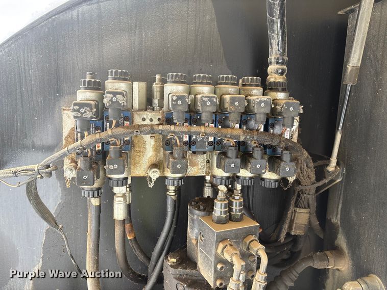 image for item DT6484 2001 JLG 400S boom lift