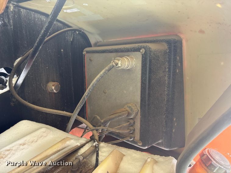 image for item DT6484 2001 JLG 400S boom lift