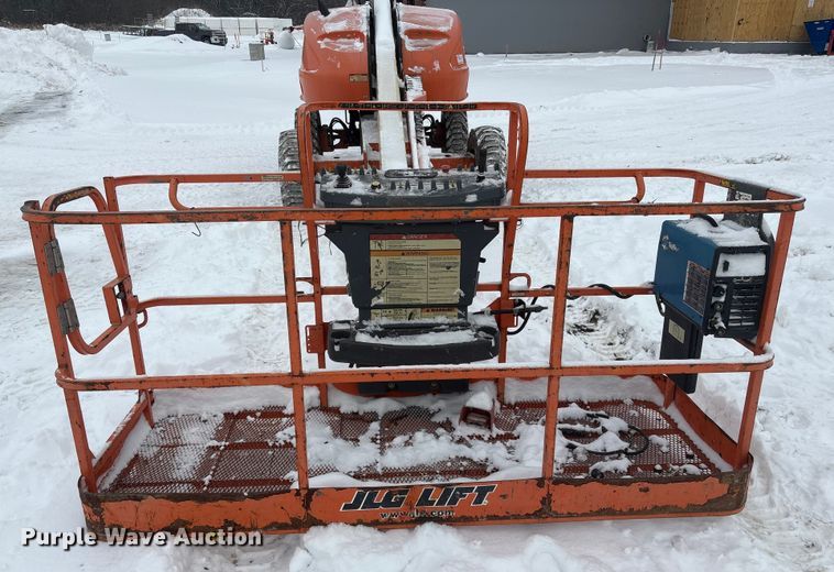 image for item DT6484 2001 JLG 400S boom lift