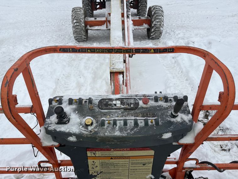 image for item DT6484 2001 JLG 400S boom lift