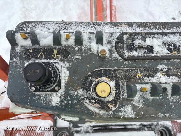 image for item DT6484 2001 JLG 400S boom lift