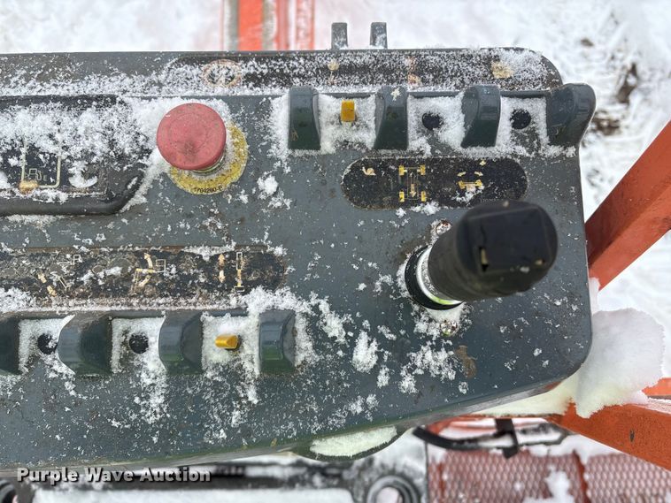 image for item DT6484 2001 JLG 400S boom lift