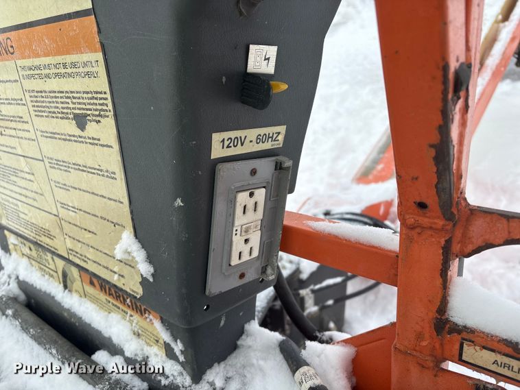 image for item DT6484 2001 JLG 400S boom lift