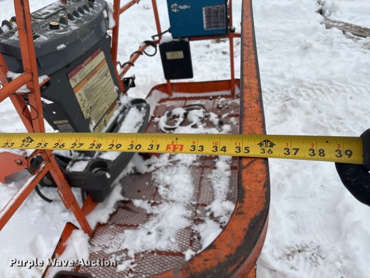 image for item DT6484 2001 JLG 400S boom lift