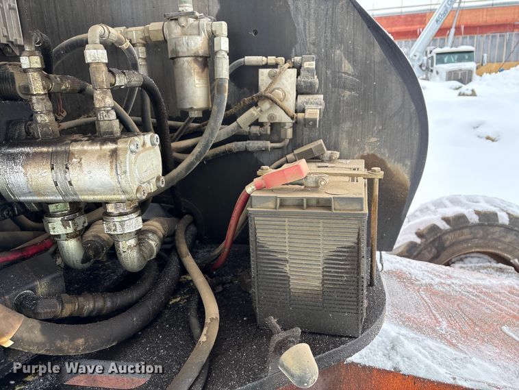 image for item DT6484 2001 JLG 400S boom lift