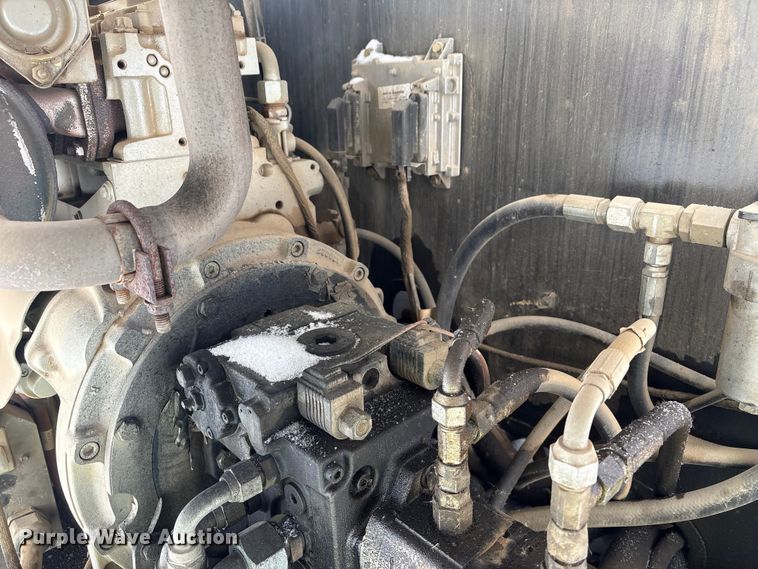 image for item DT6484 2001 JLG 400S boom lift