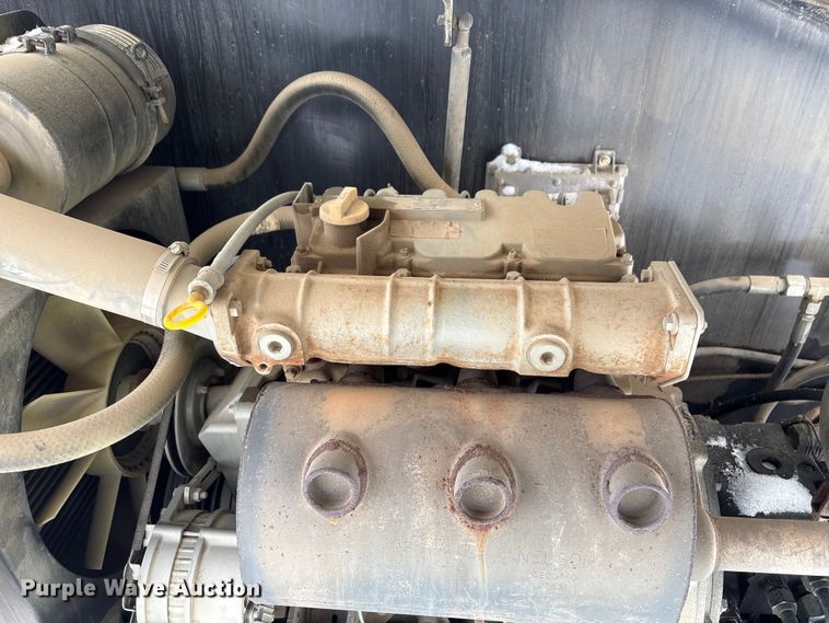 image for item DT6484 2001 JLG 400S boom lift