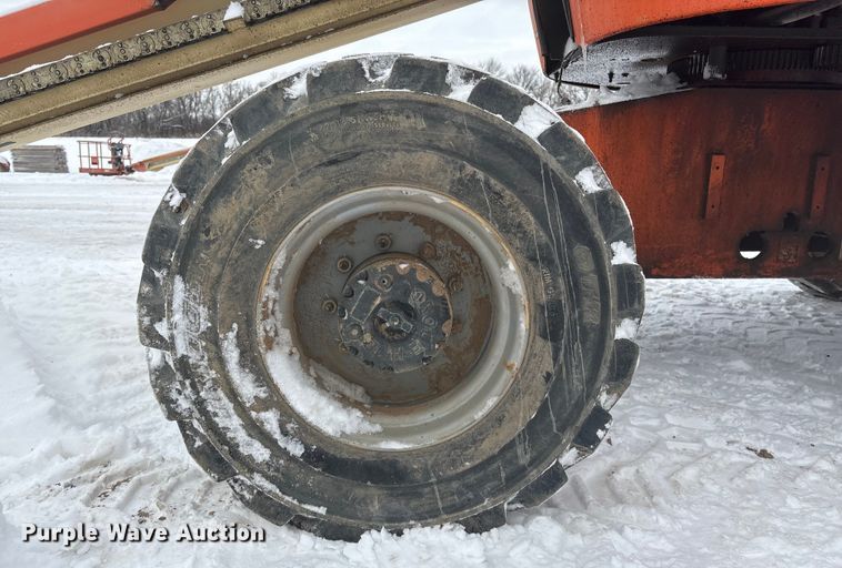 image for item DT6484 2001 JLG 400S boom lift