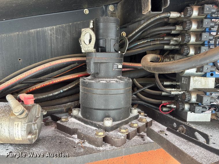 image for item DT6485 2013 JLG 600S boom lift