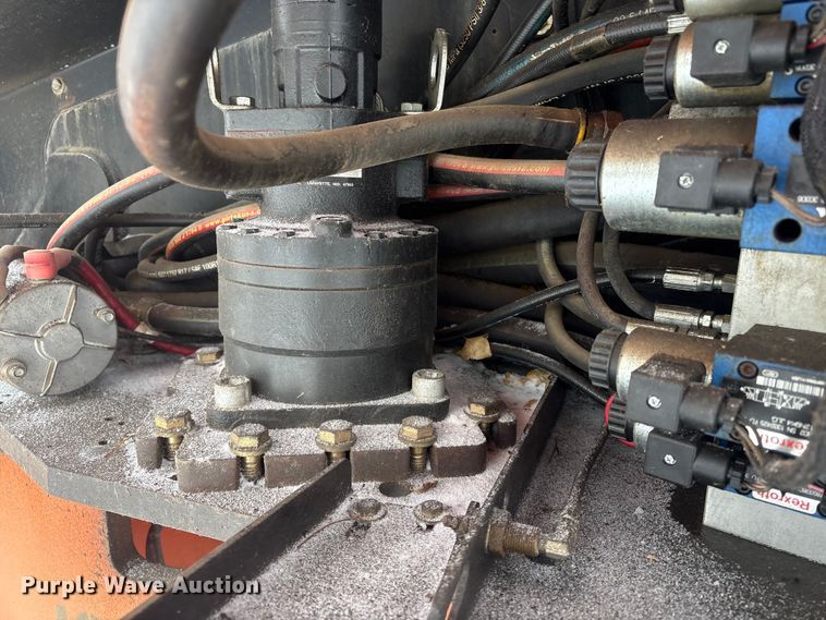 image for item DT6485 2013 JLG 600S boom lift