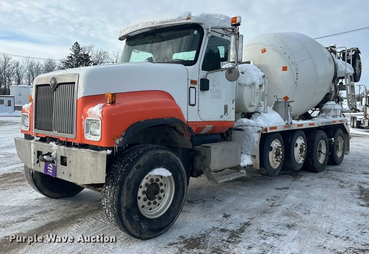 image for item DT6491 2004 International 5500i ready mix truck