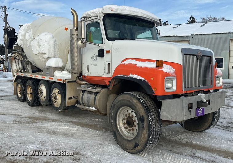 image for item DT6491 2004 International 5500i ready mix truck