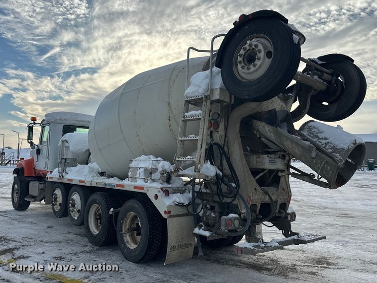 image for item DT6491 2004 International 5500i ready mix truck