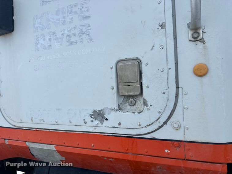 image for item DT6491 2004 International 5500i ready mix truck