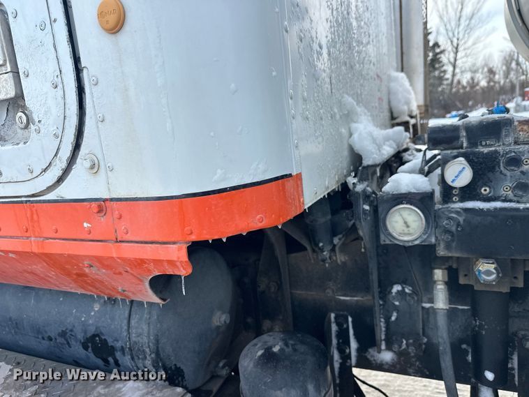 image for item DT6491 2004 International 5500i ready mix truck