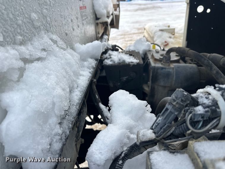 image for item DT6491 2004 International 5500i ready mix truck