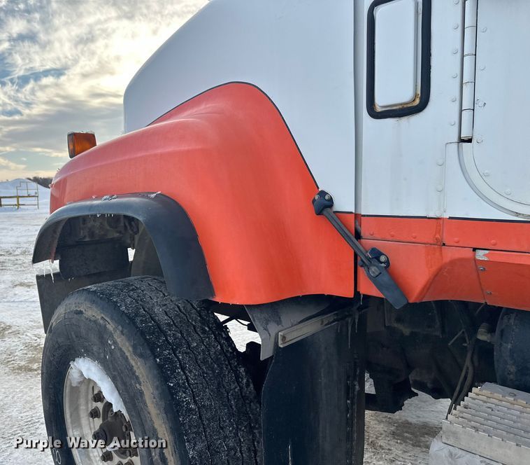 image for item DT6491 2004 International 5500i ready mix truck