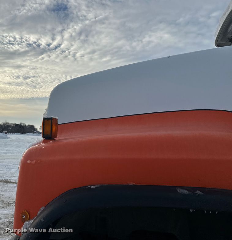 image for item DT6491 2004 International 5500i ready mix truck