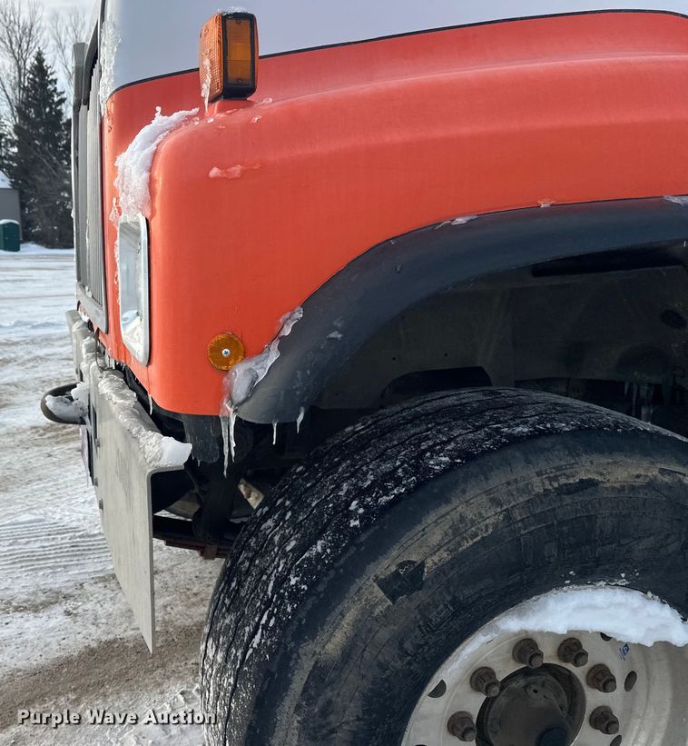 image for item DT6491 2004 International 5500i ready mix truck