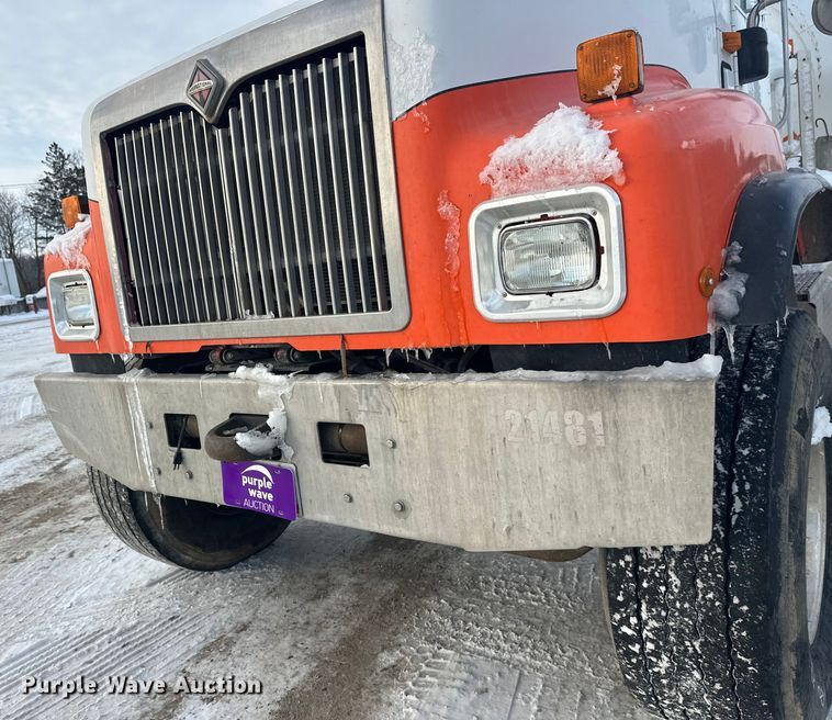 image for item DT6491 2004 International 5500i ready mix truck