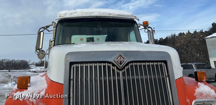 image for item DT6491 2004 International 5500i ready mix truck