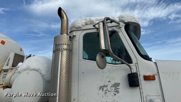 image for item DT6491 2004 International 5500i ready mix truck