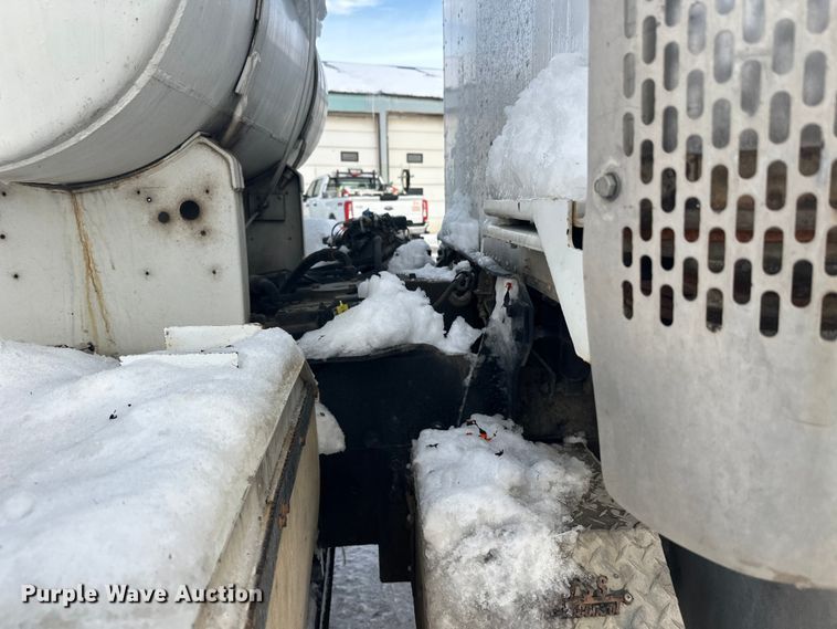 image for item DT6491 2004 International 5500i ready mix truck