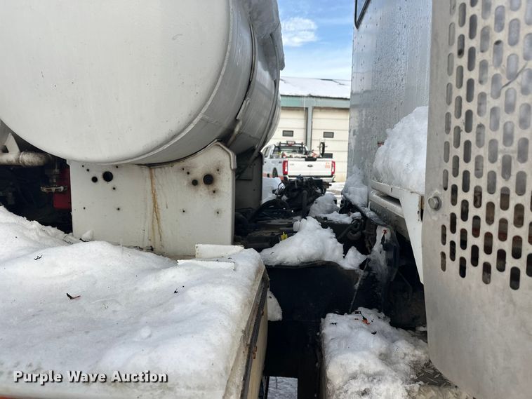 image for item DT6491 2004 International 5500i ready mix truck