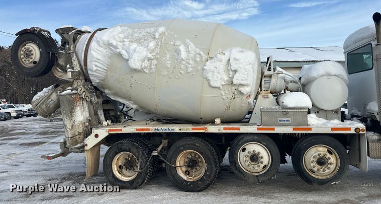 image for item DT6491 2004 International 5500i ready mix truck