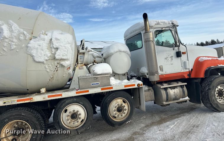 image for item DT6491 2004 International 5500i ready mix truck