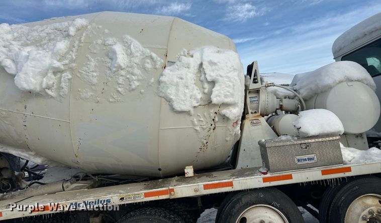 image for item DT6491 2004 International 5500i ready mix truck