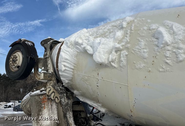 image for item DT6491 2004 International 5500i ready mix truck