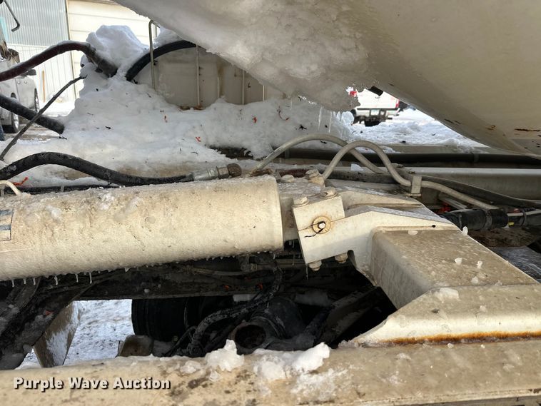 image for item DT6491 2004 International 5500i ready mix truck