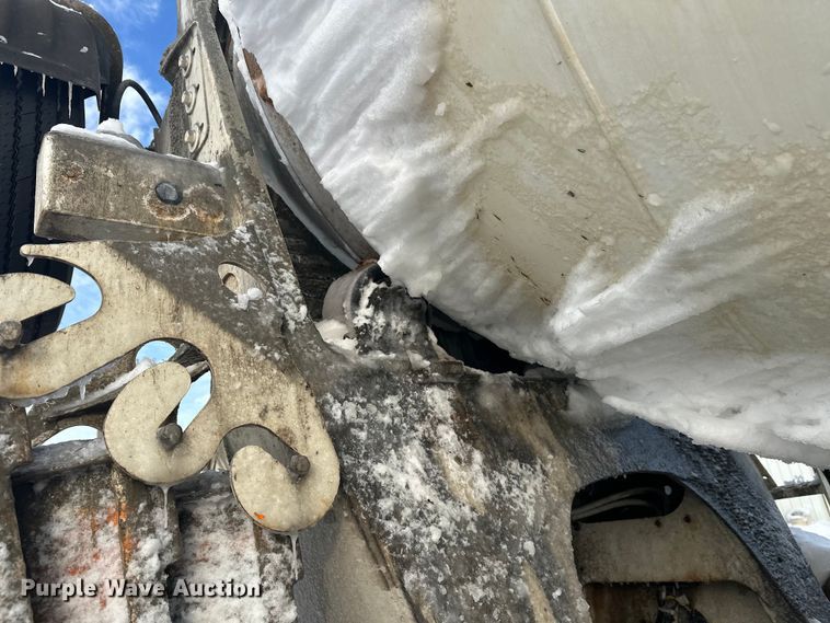 image for item DT6491 2004 International 5500i ready mix truck