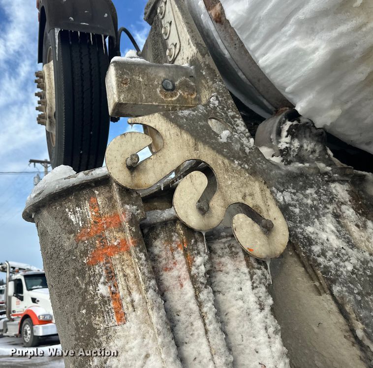 image for item DT6491 2004 International 5500i ready mix truck