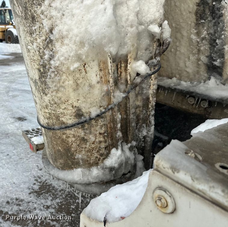 image for item DT6491 2004 International 5500i ready mix truck