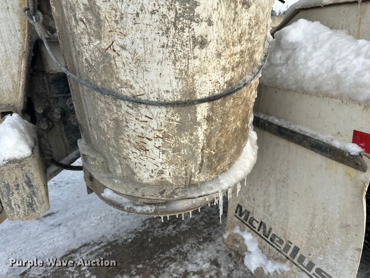 image for item DT6491 2004 International 5500i ready mix truck