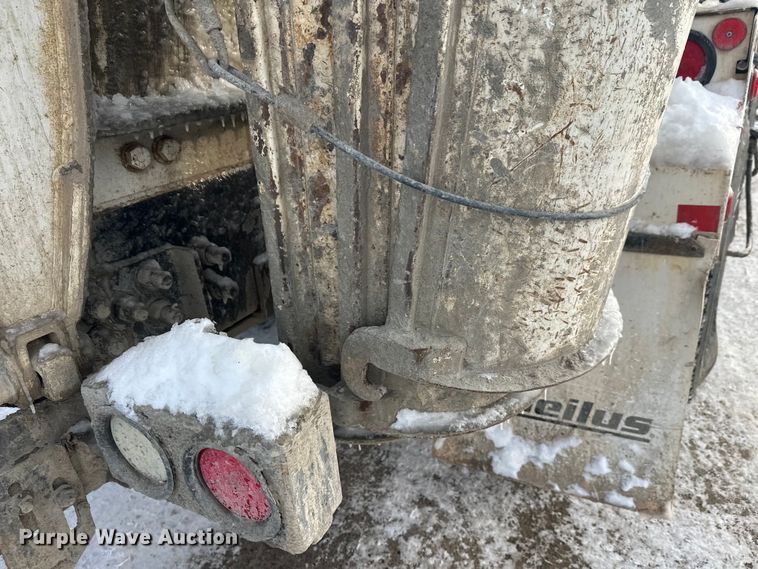 image for item DT6491 2004 International 5500i ready mix truck