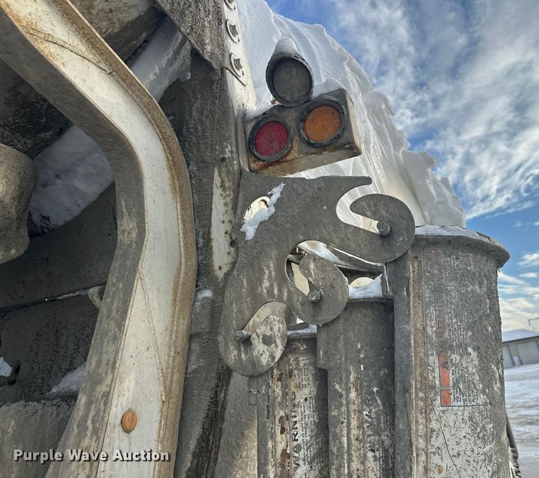 image for item DT6491 2004 International 5500i ready mix truck