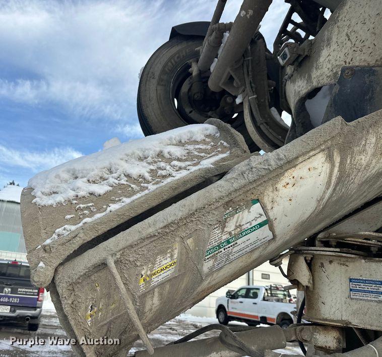 image for item DT6491 2004 International 5500i ready mix truck